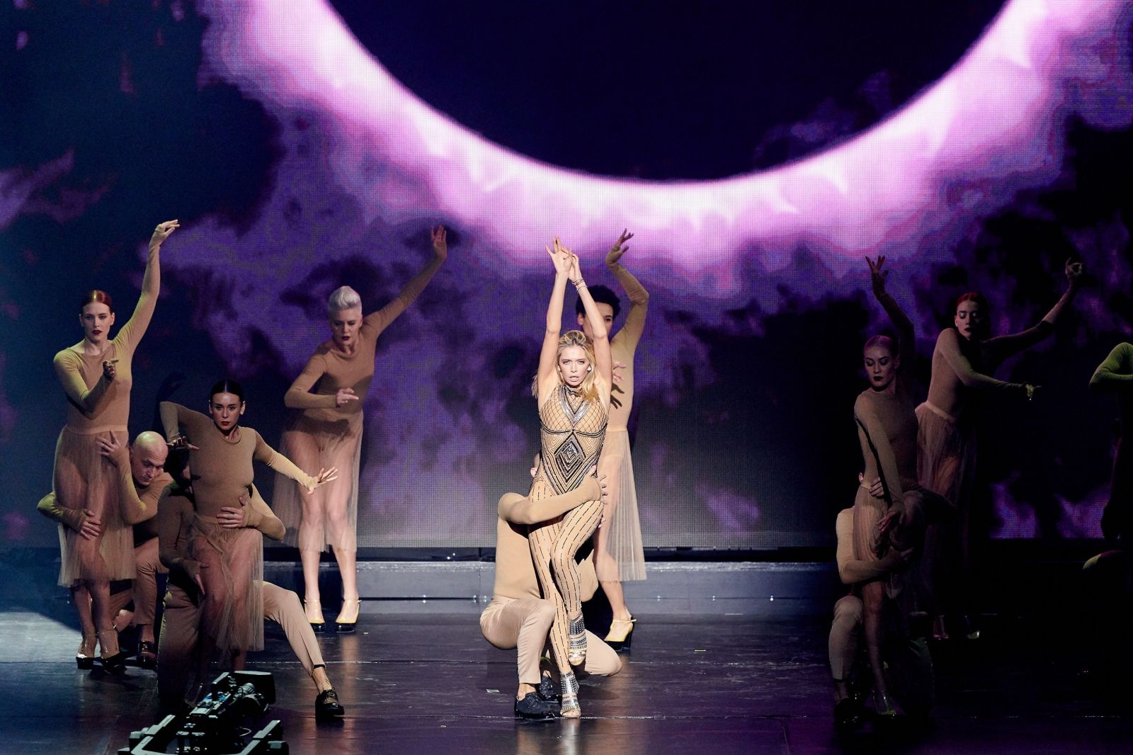 Ани Лорак, Ирина Билык, Лайма Вайкуле: звезды поздравили легендарный Freedom Ballet c 15-летием